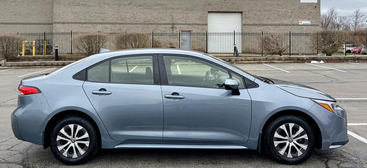 2023 Toyota Corolla Hybrid LE - Photo #4