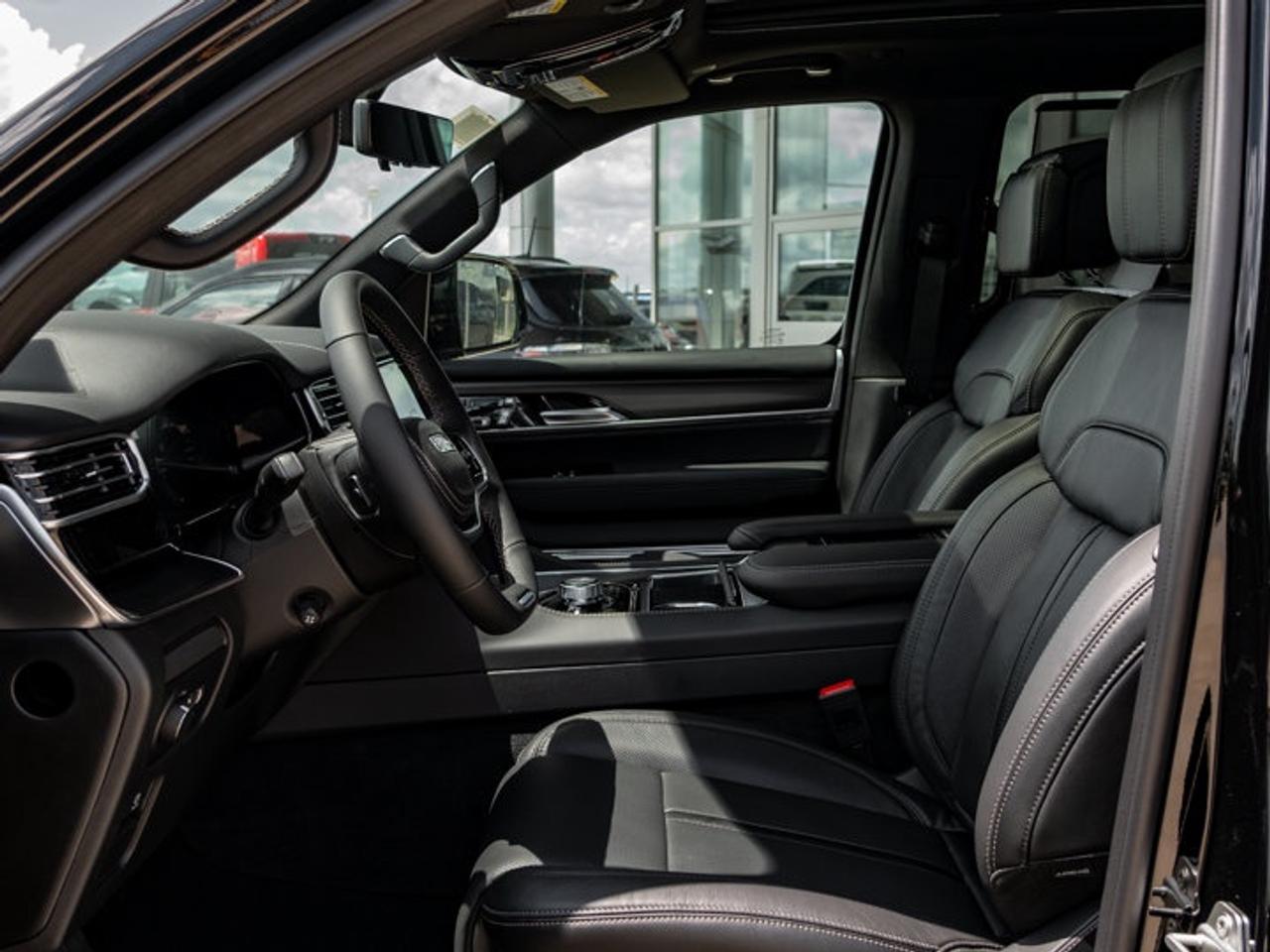 2026 Jeep Grand Wagoneer SUMMIT OBSIDIAN Photo