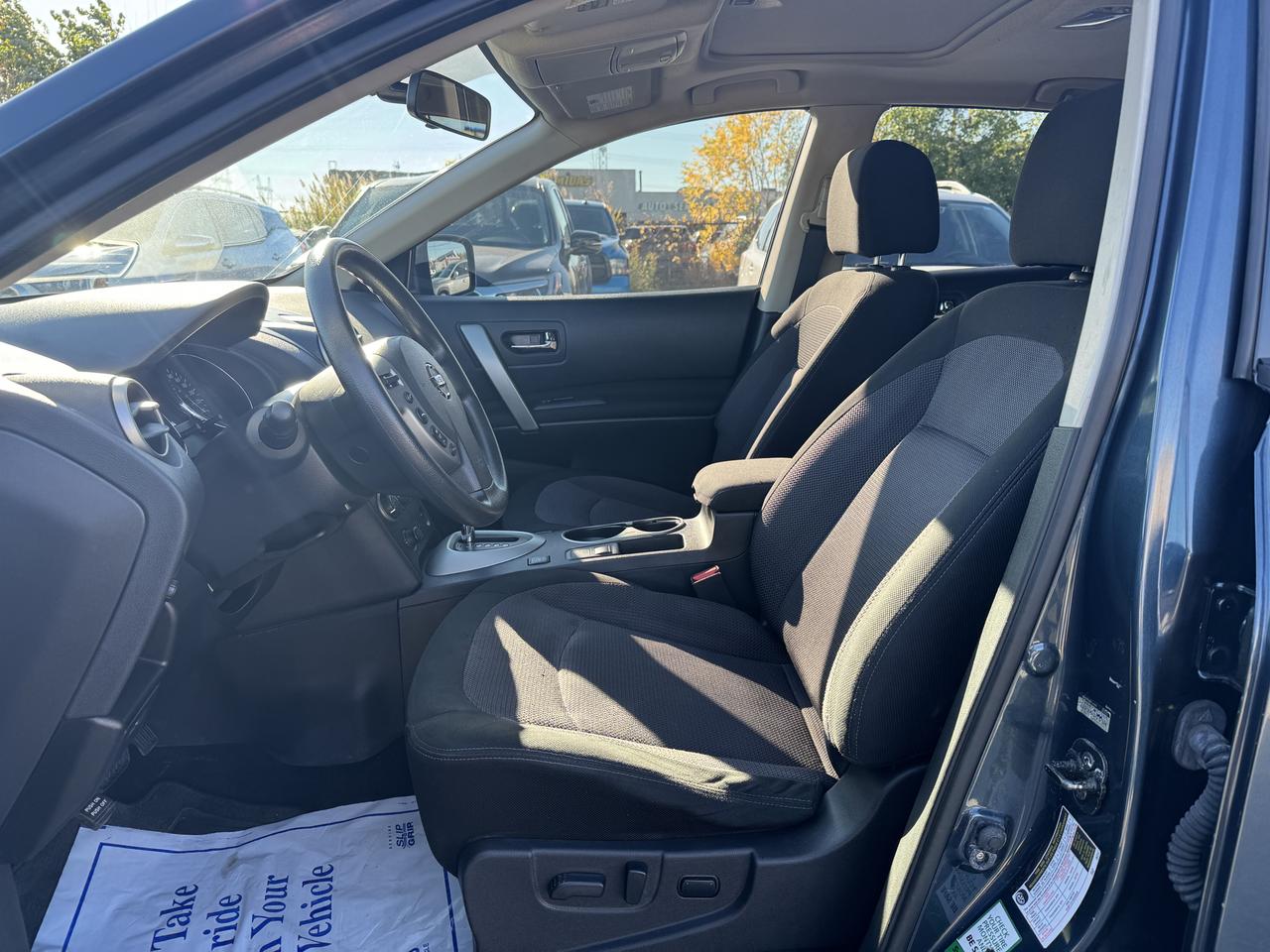 2013 Nissan Rogue SV Photo