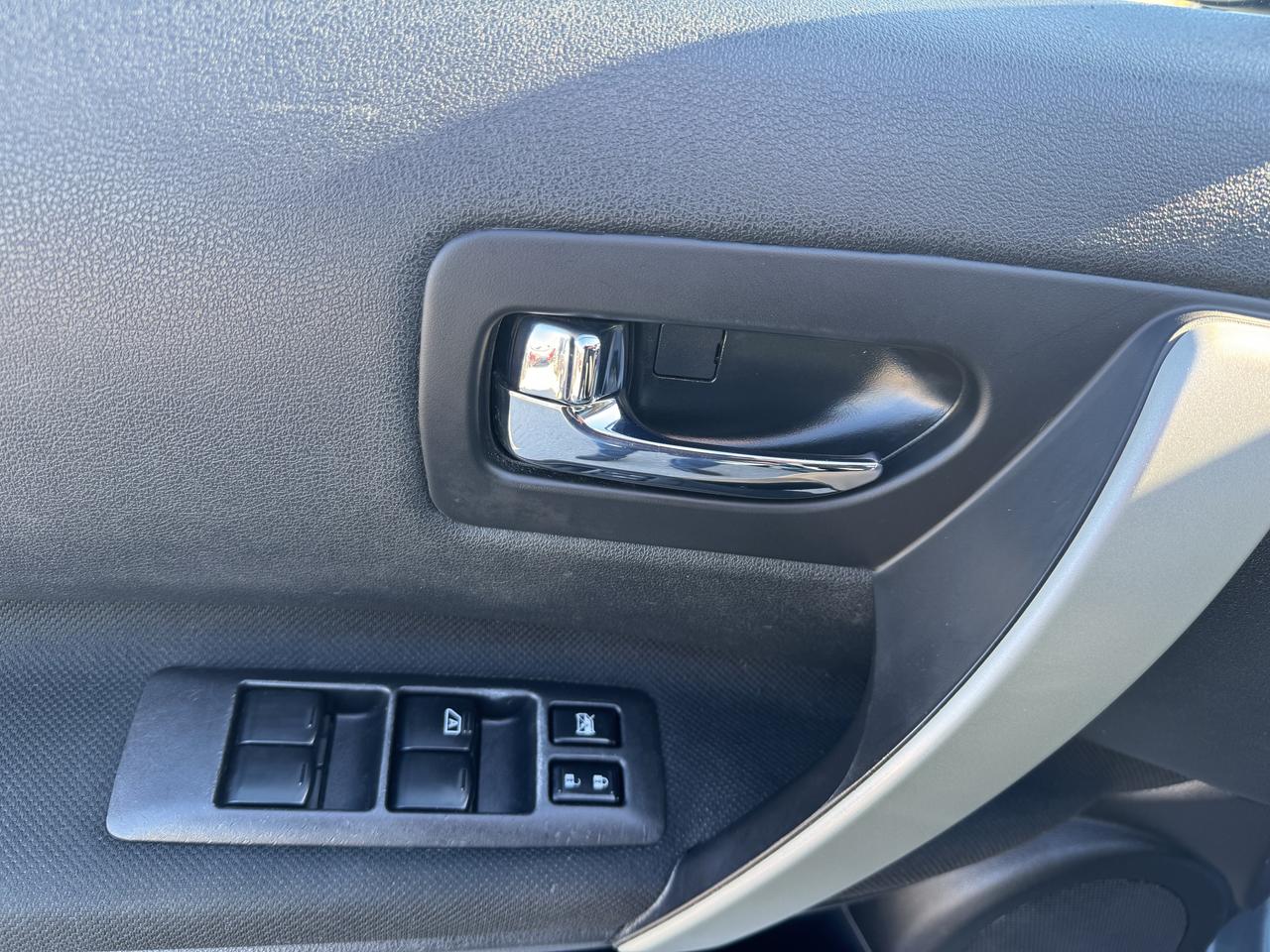 2013 Nissan Rogue SV Photo