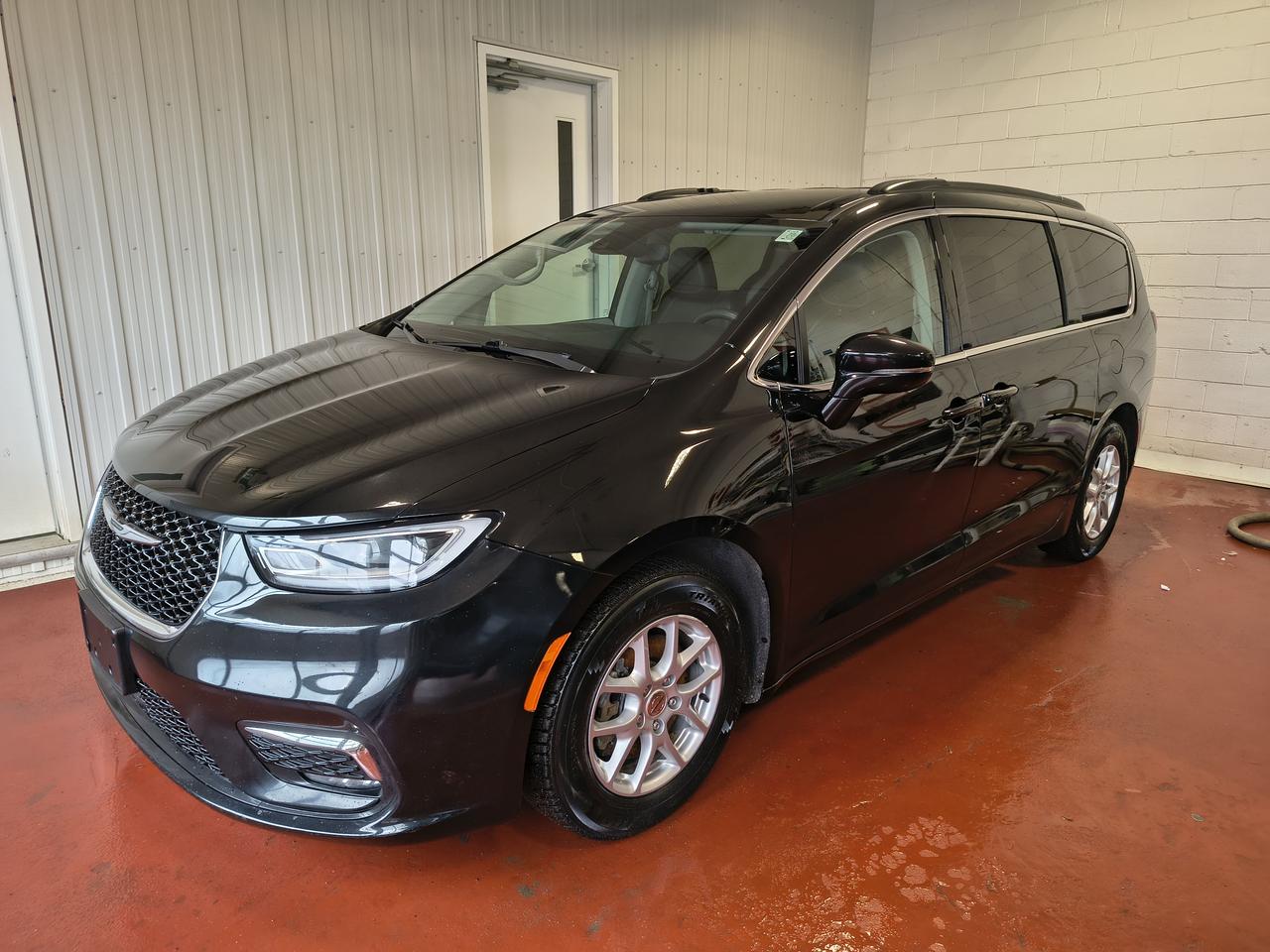 2022 Chrysler Pacifica Touring L Photo
