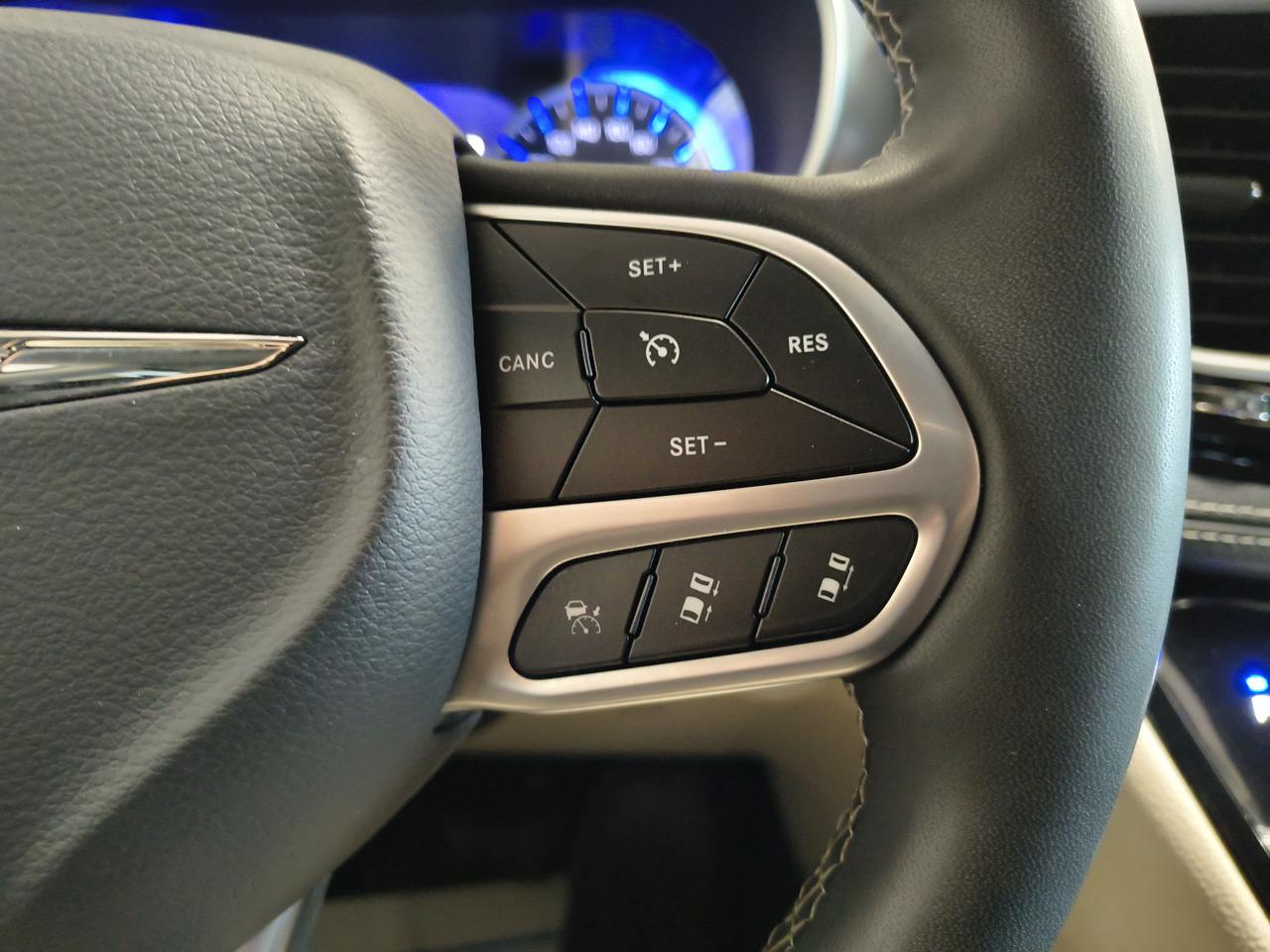 2022 Chrysler Pacifica Touring L Photo