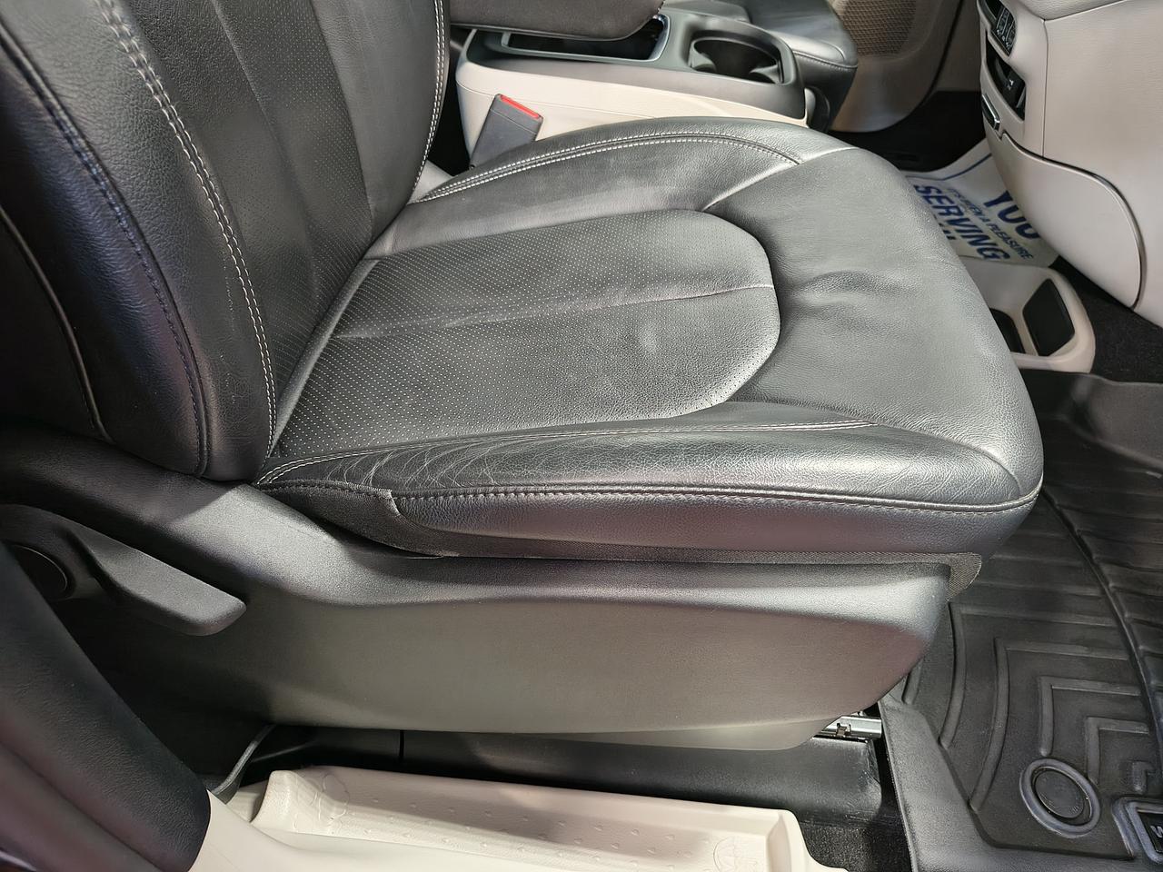 2022 Chrysler Pacifica Touring L Photo0