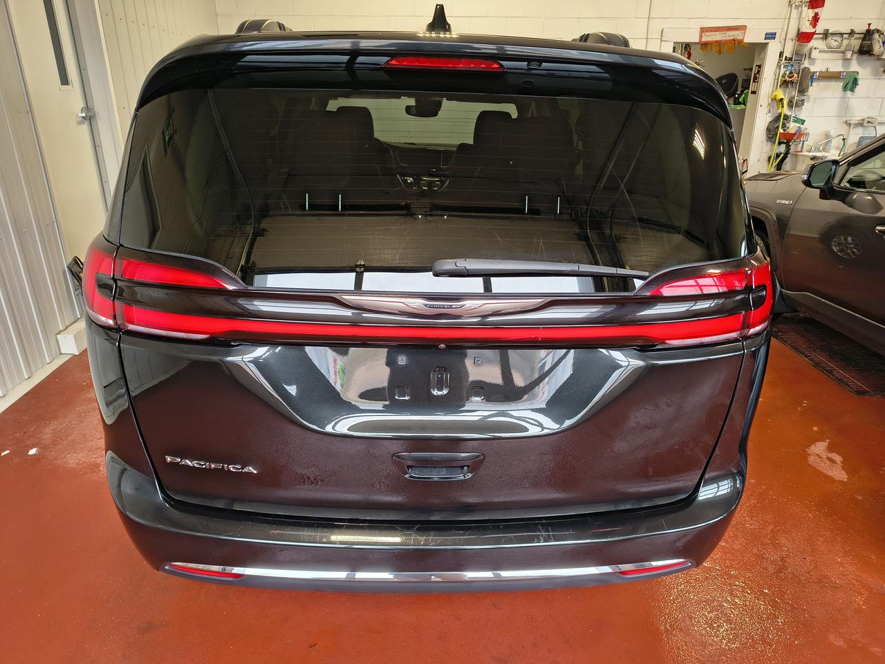 2022 Chrysler Pacifica Touring L Photo0