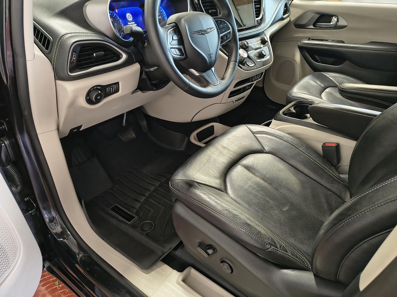 2022 Chrysler Pacifica Touring L Photo0