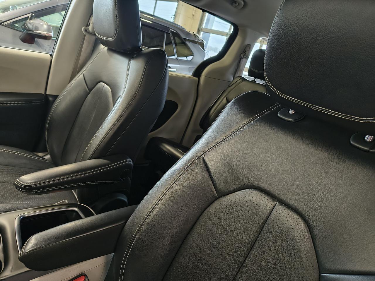 2022 Chrysler Pacifica Touring L Photo