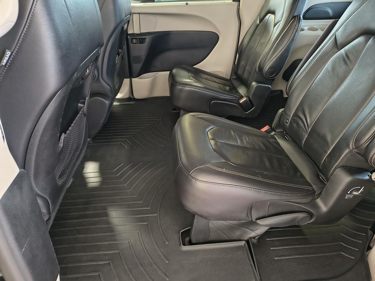2022 Chrysler Pacifica Touring L Photo0
