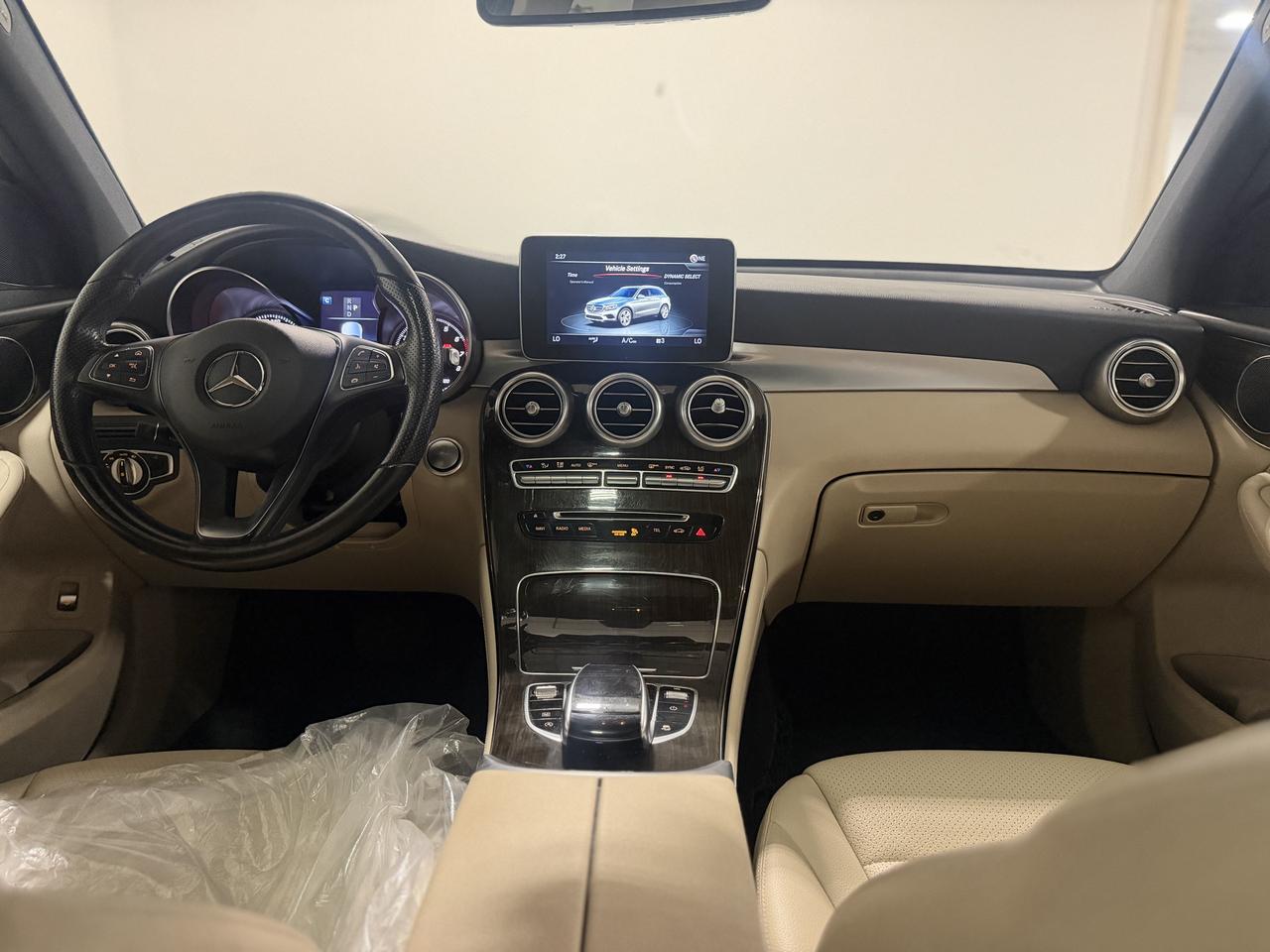 2019 Mercedes-Benz GLC 300 GLC 300 | BEIGE INTERIOR Photo