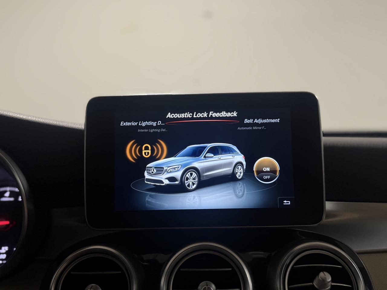 2019 Mercedes-Benz GLC 300 GLC 300 | BEIGE INTERIOR Photo