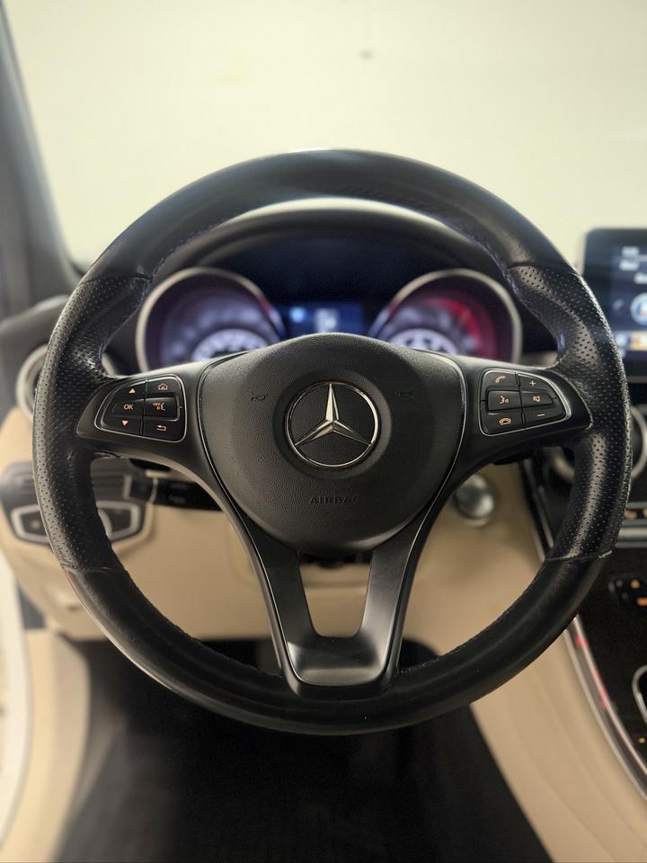 2019 Mercedes-Benz GLC 300 GLC 300 | BEIGE INTERIOR Photo