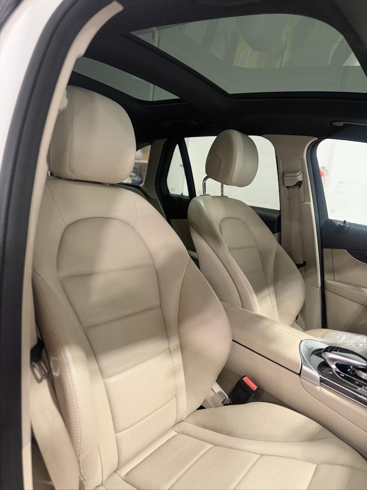 2019 Mercedes-Benz GLC 300 GLC 300 | BEIGE INTERIOR Photo