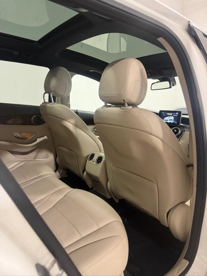 2019 Mercedes-Benz GLC 300 GLC 300 | BEIGE INTERIOR Photo