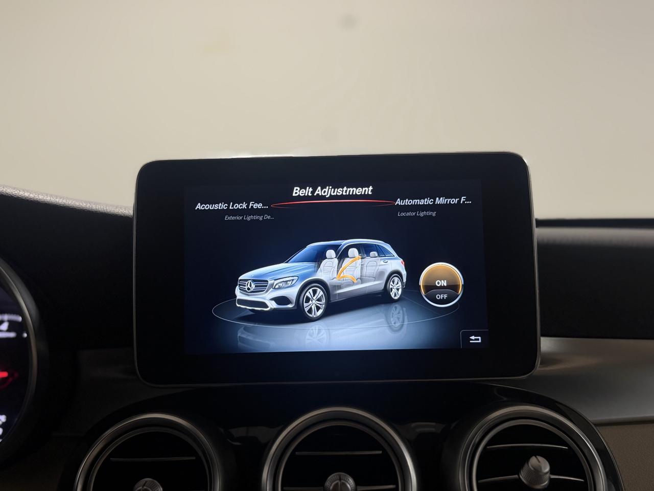2019 Mercedes-Benz GLC 300 GLC 300 | BEIGE INTERIOR Photo