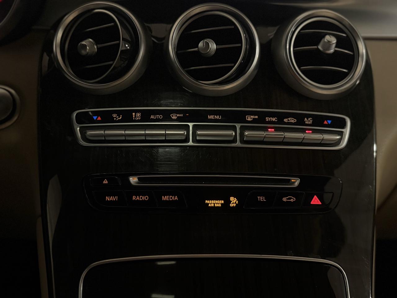 2019 Mercedes-Benz GLC 300 GLC 300 | BEIGE INTERIOR Photo
