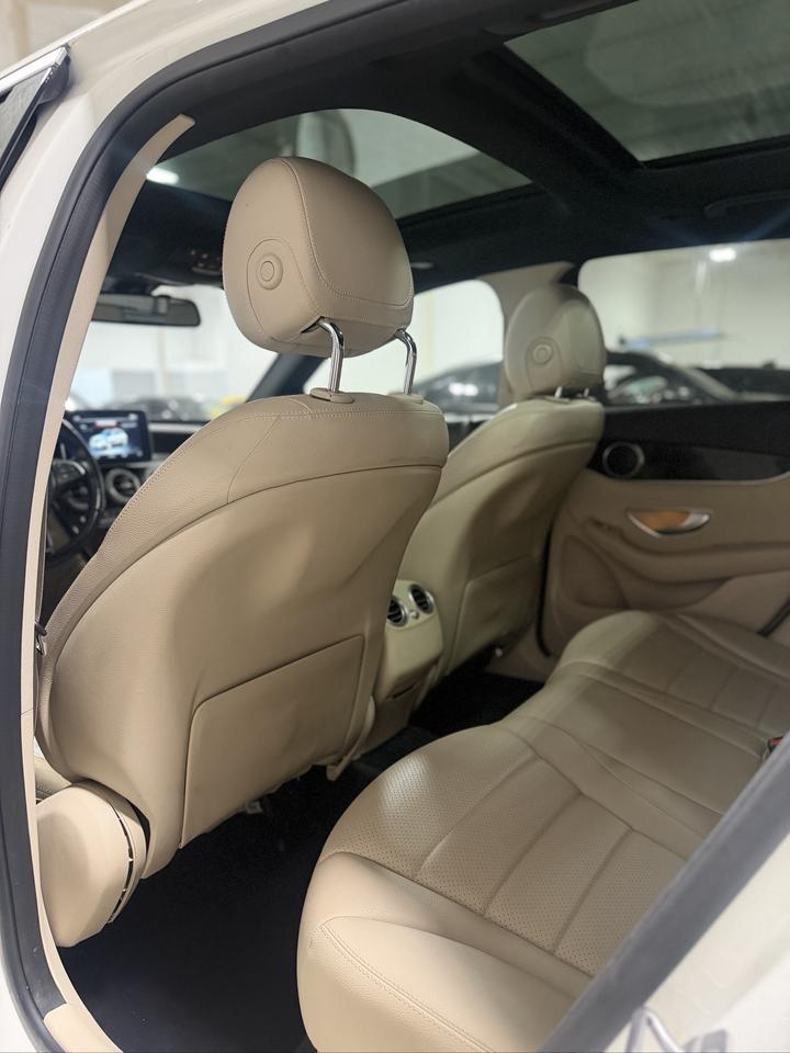 2019 Mercedes-Benz GLC 300 GLC 300 | BEIGE INTERIOR Photo