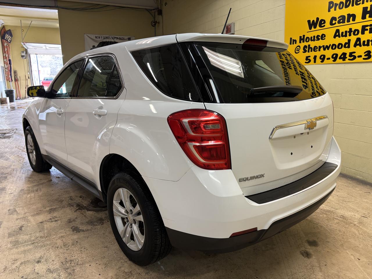 2017 Chevrolet Equinox LS Photo3
