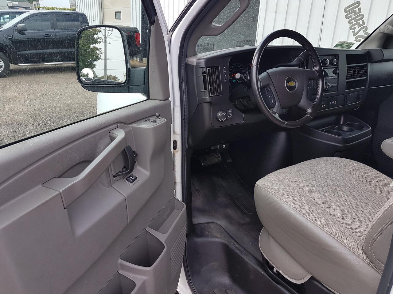 2020 Chevrolet Express 2500 Cargo 135" Photo4