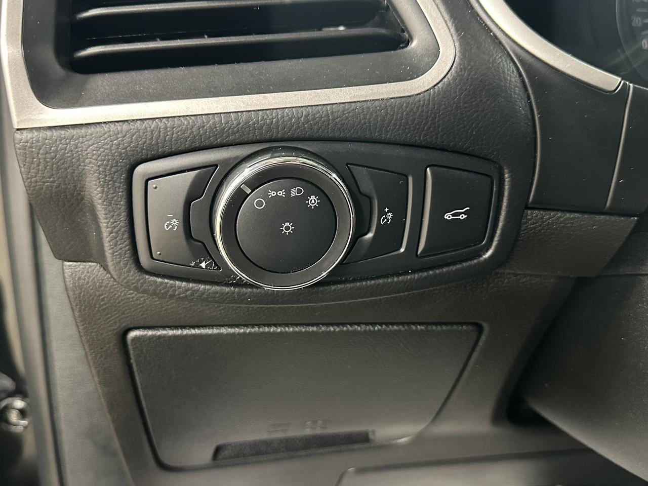 2018 Ford Edge SEL Photo35