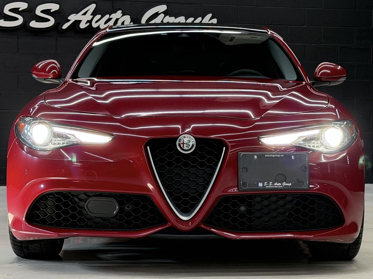 2017 Alfa Romeo Giulia NAV|BACKUP|FCW|PANO|CLEAN CARFAX| Photo