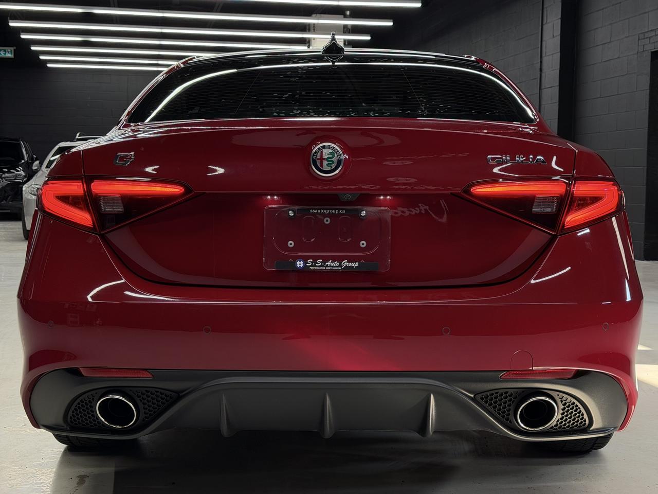 2017 Alfa Romeo Giulia NAV|BACKUP|FCW|PANO|CLEAN CARFAX| Photo