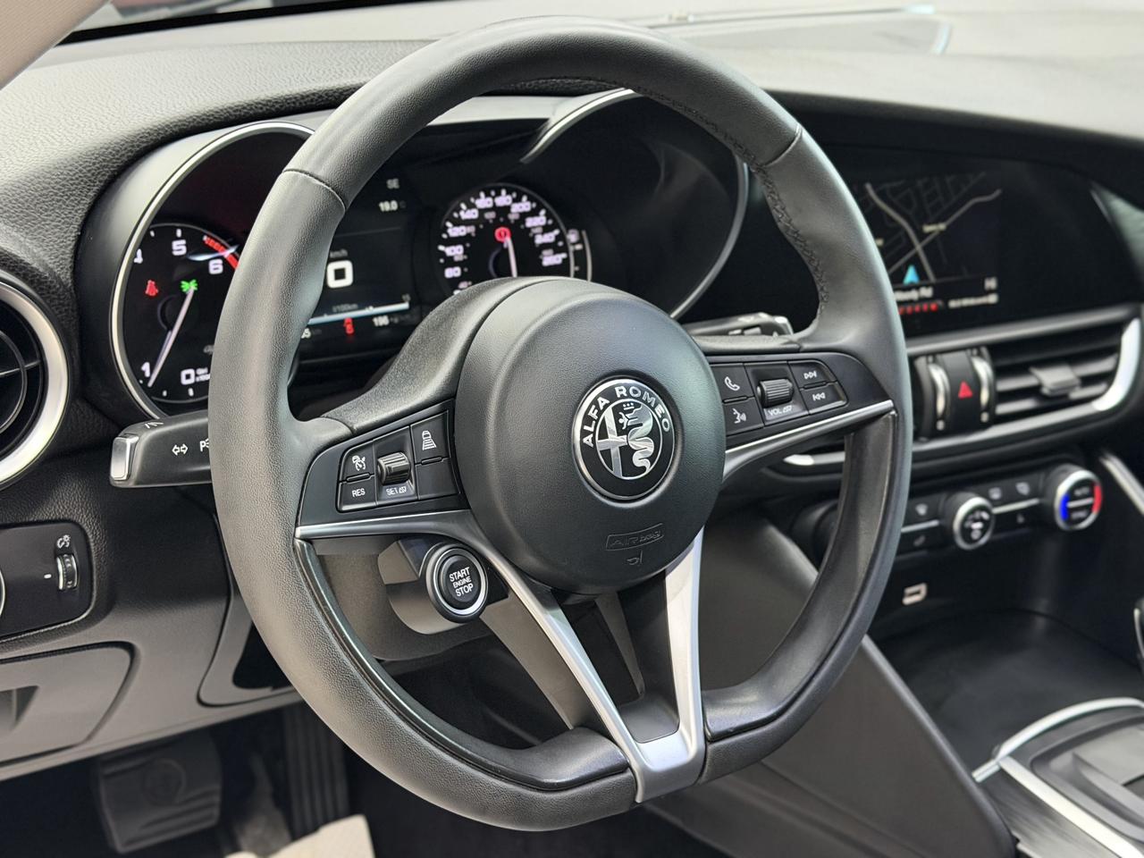 2017 Alfa Romeo Giulia NAV|BACKUP|FCW|PANO|CLEAN CARFAX| Photo