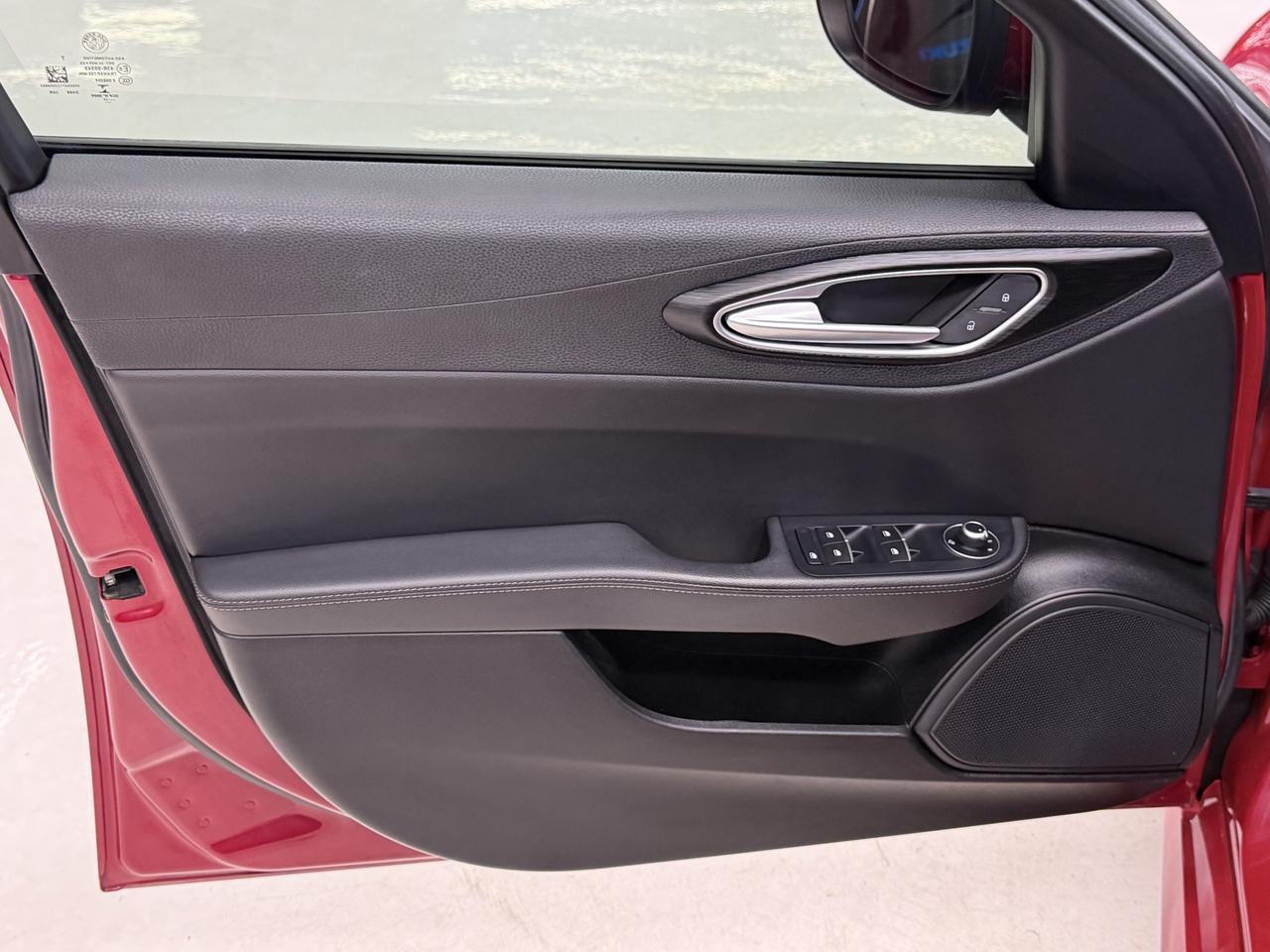 2017 Alfa Romeo Giulia NAV|BACKUP|FCW|PANO|CLEAN CARFAX| Photo