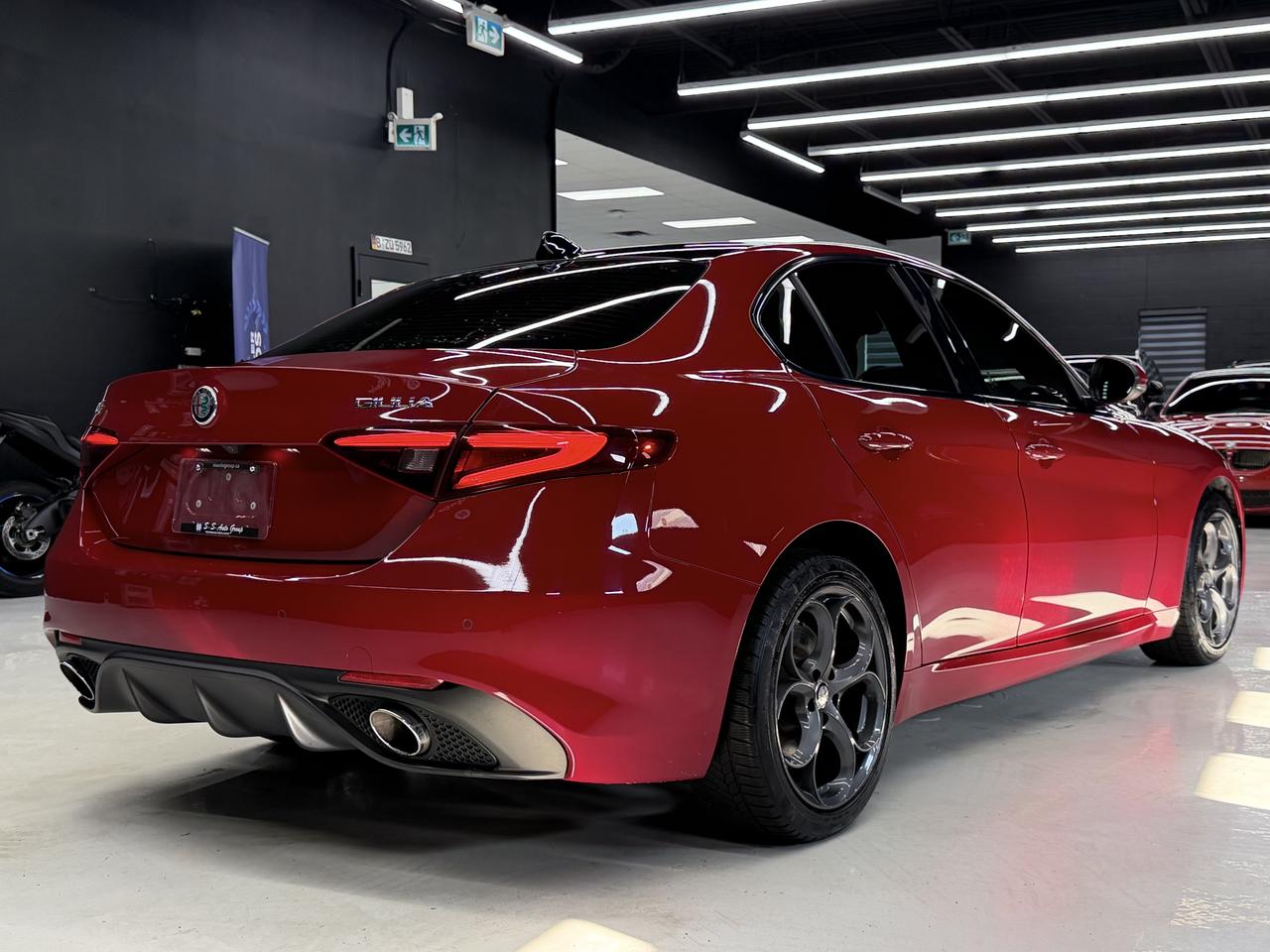 2017 Alfa Romeo Giulia NAV|BACKUP|FCW|PANO|CLEAN CARFAX| Photo3