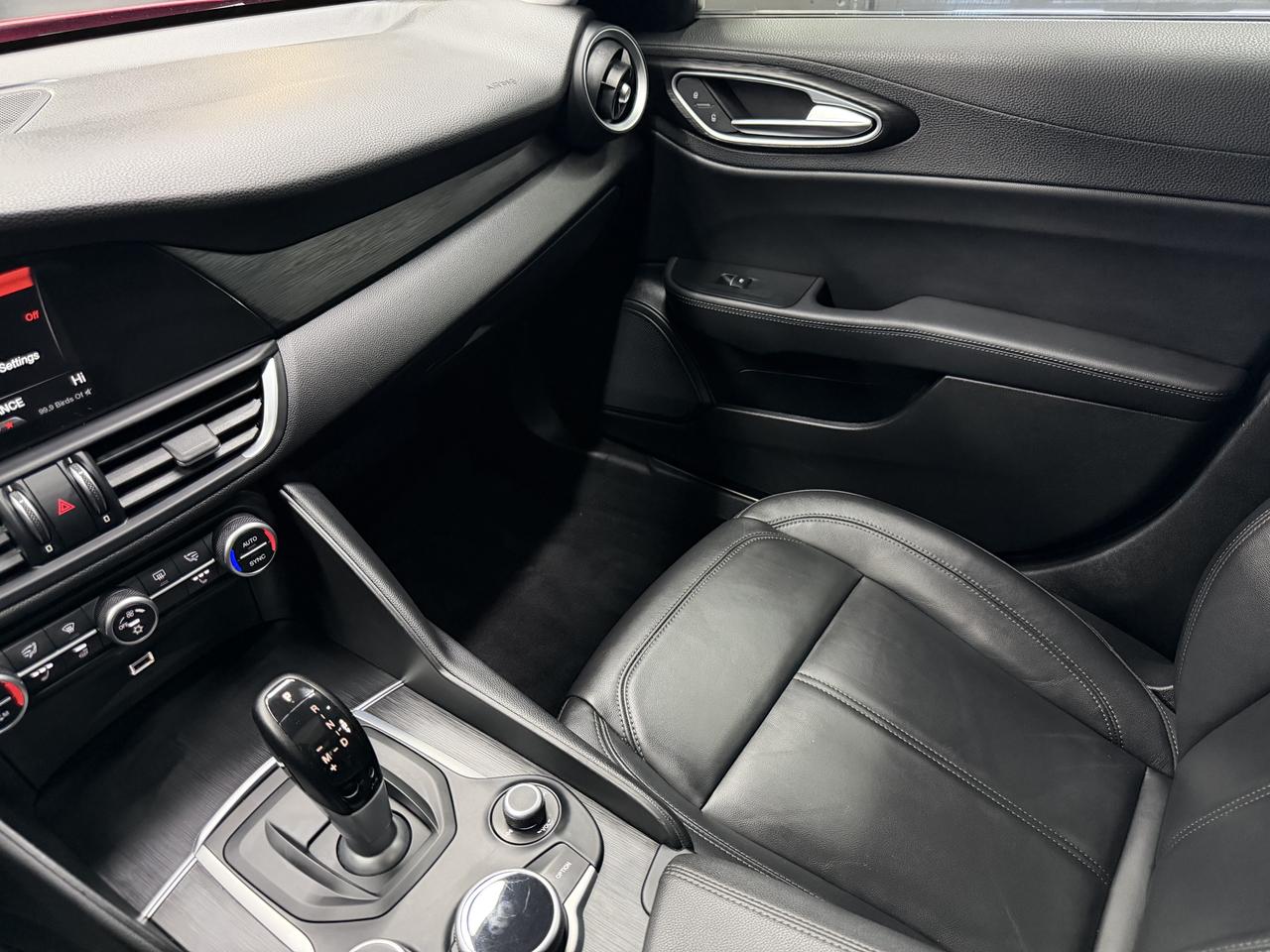 2017 Alfa Romeo Giulia NAV|BACKUP|FCW|PANO|CLEAN CARFAX| Photo