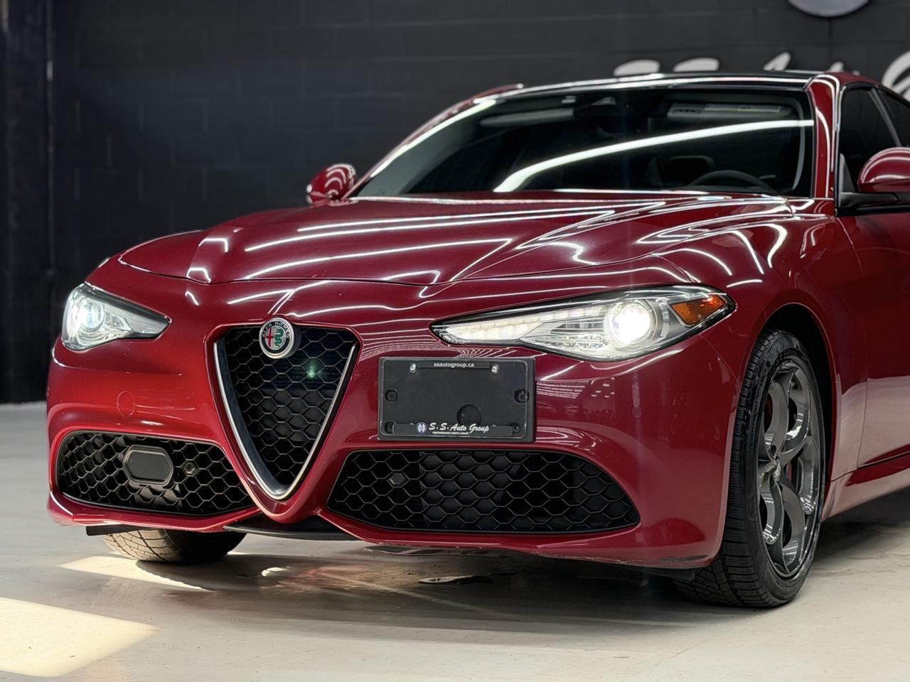 2017 Alfa Romeo Giulia NAV|BACKUP|FCW|PANO|CLEAN CARFAX| Photo