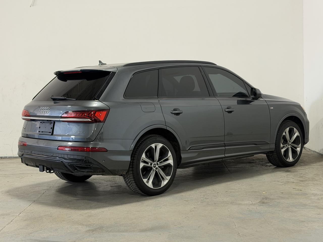 2021 Audi Q7 PROGRESSIV | S-LINE | BLACK OPTICS PKG | 7 SEATER! Photo