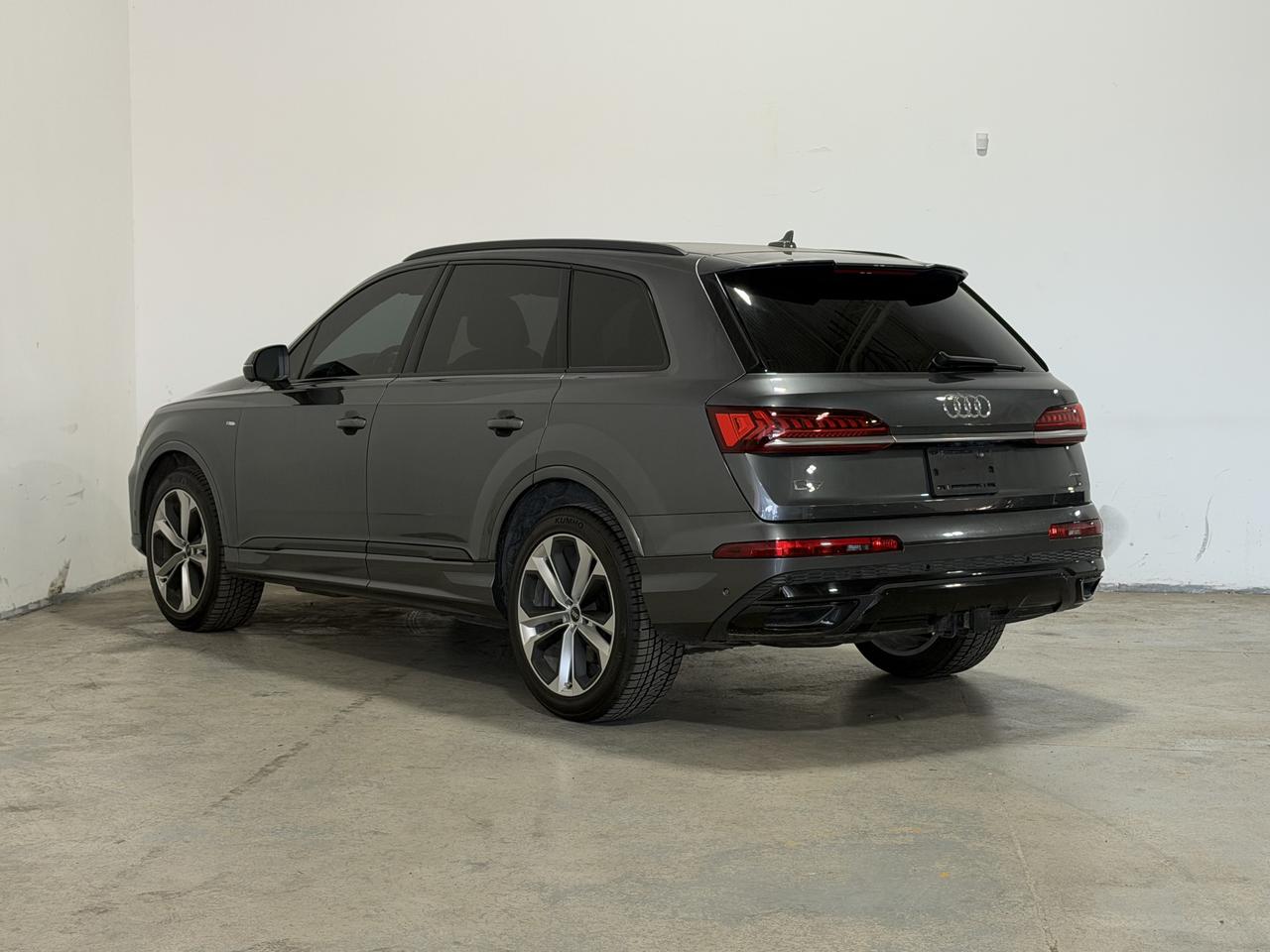 2021 Audi Q7 PROGRESSIV | S-LINE | BLACK OPTICS PKG | 7 SEATER! Photo3