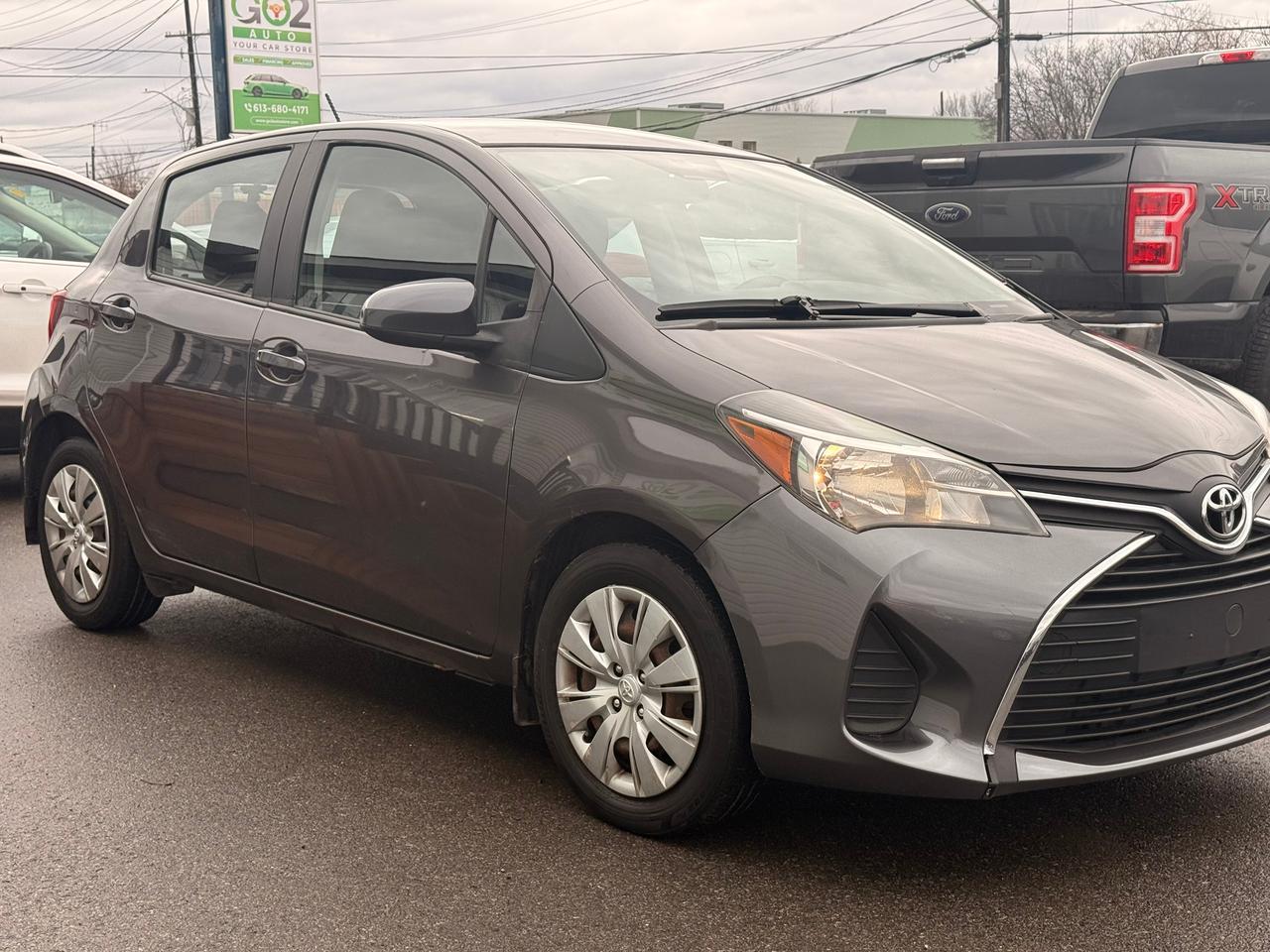 2015 Toyota Yaris LE *HATCHBACK* Photo2