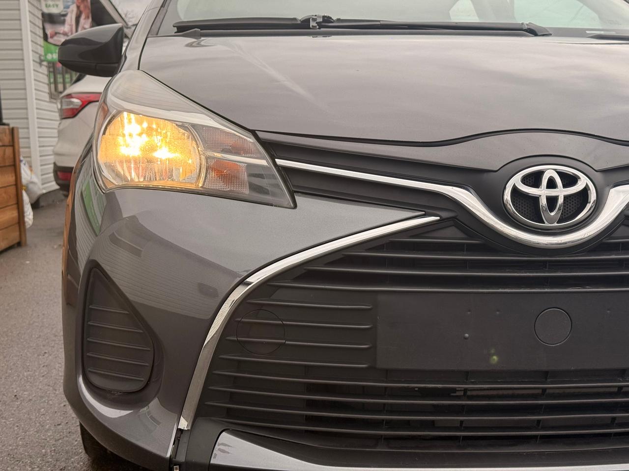 2015 Toyota Yaris LE *HATCHBACK* Photo3