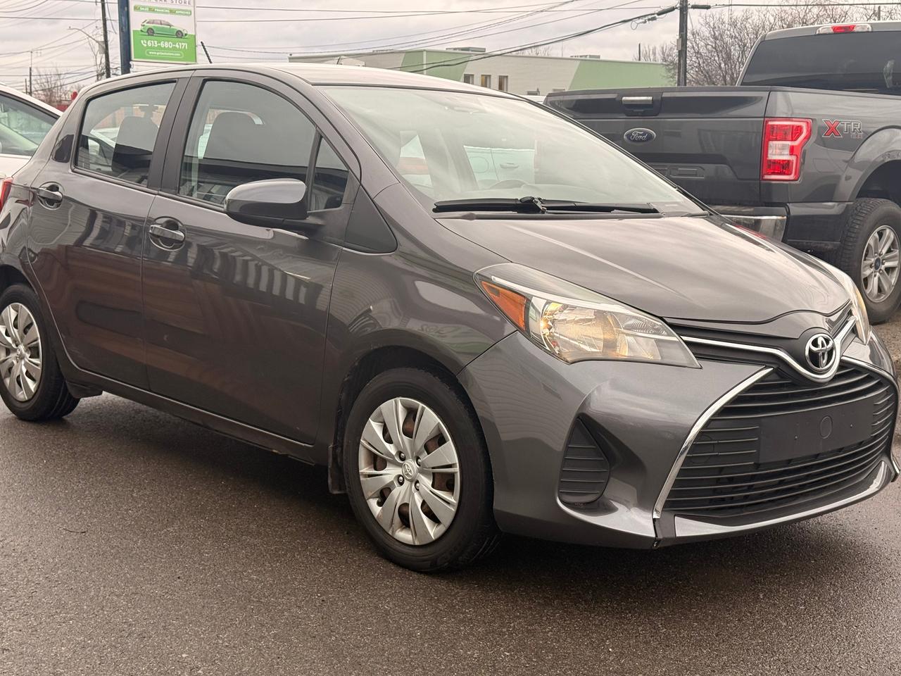 2015 Toyota Yaris LE *HATCHBACK* Photo