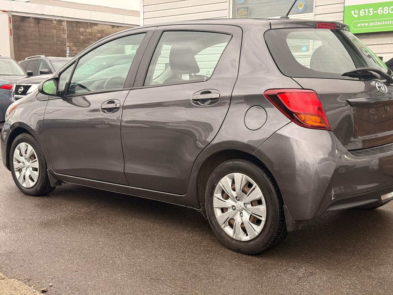 2015 Toyota Yaris LE *HATCHBACK* Photo