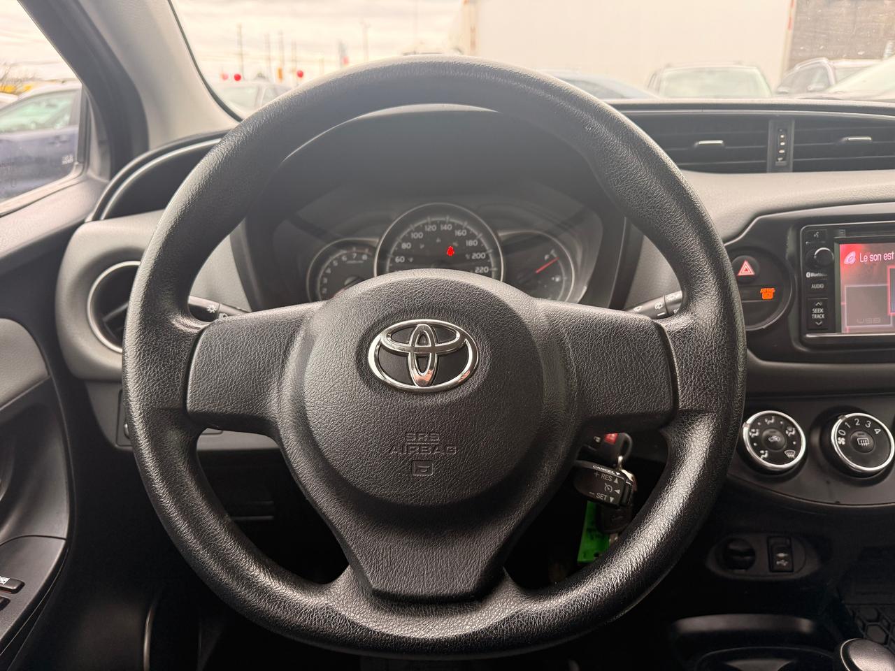2015 Toyota Yaris LE *HATCHBACK* Photo