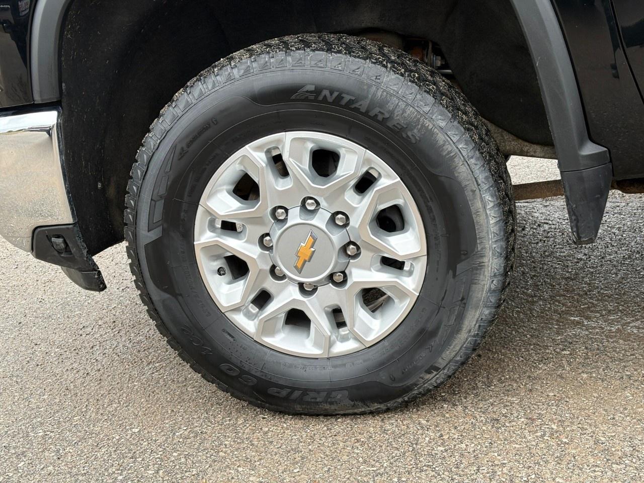 2024 Chevrolet Silverado 3500HD 4WD Crew Cab Standard Box LT Photo