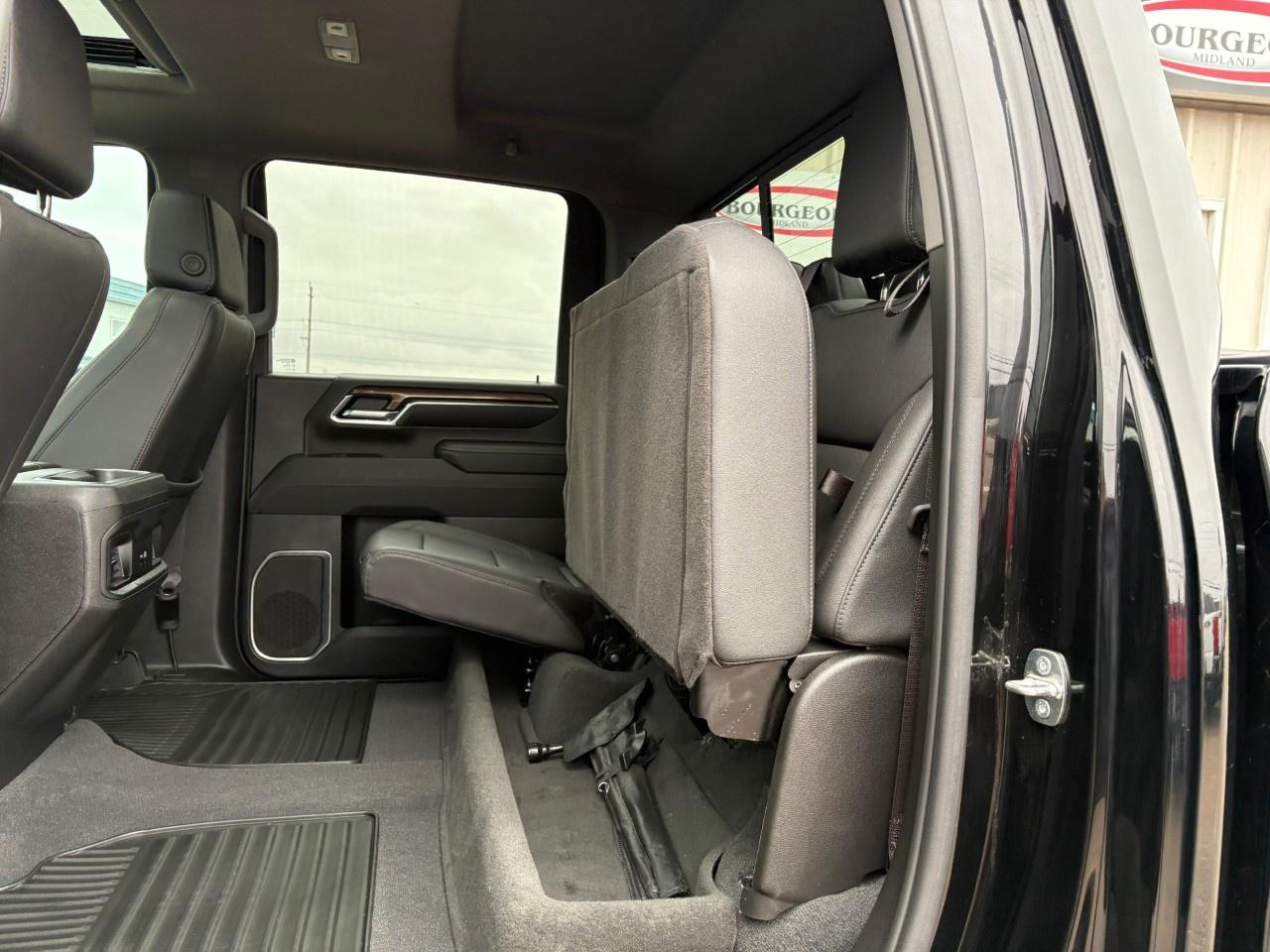 2024 Chevrolet Silverado 3500HD 4WD Crew Cab Standard Box LT Photo