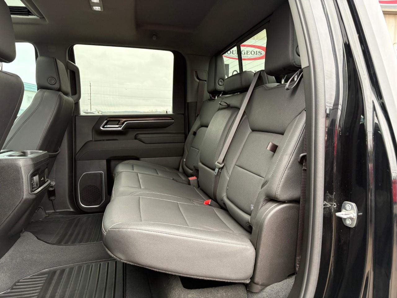 2024 Chevrolet Silverado 3500HD 4WD Crew Cab Standard Box LT Photo