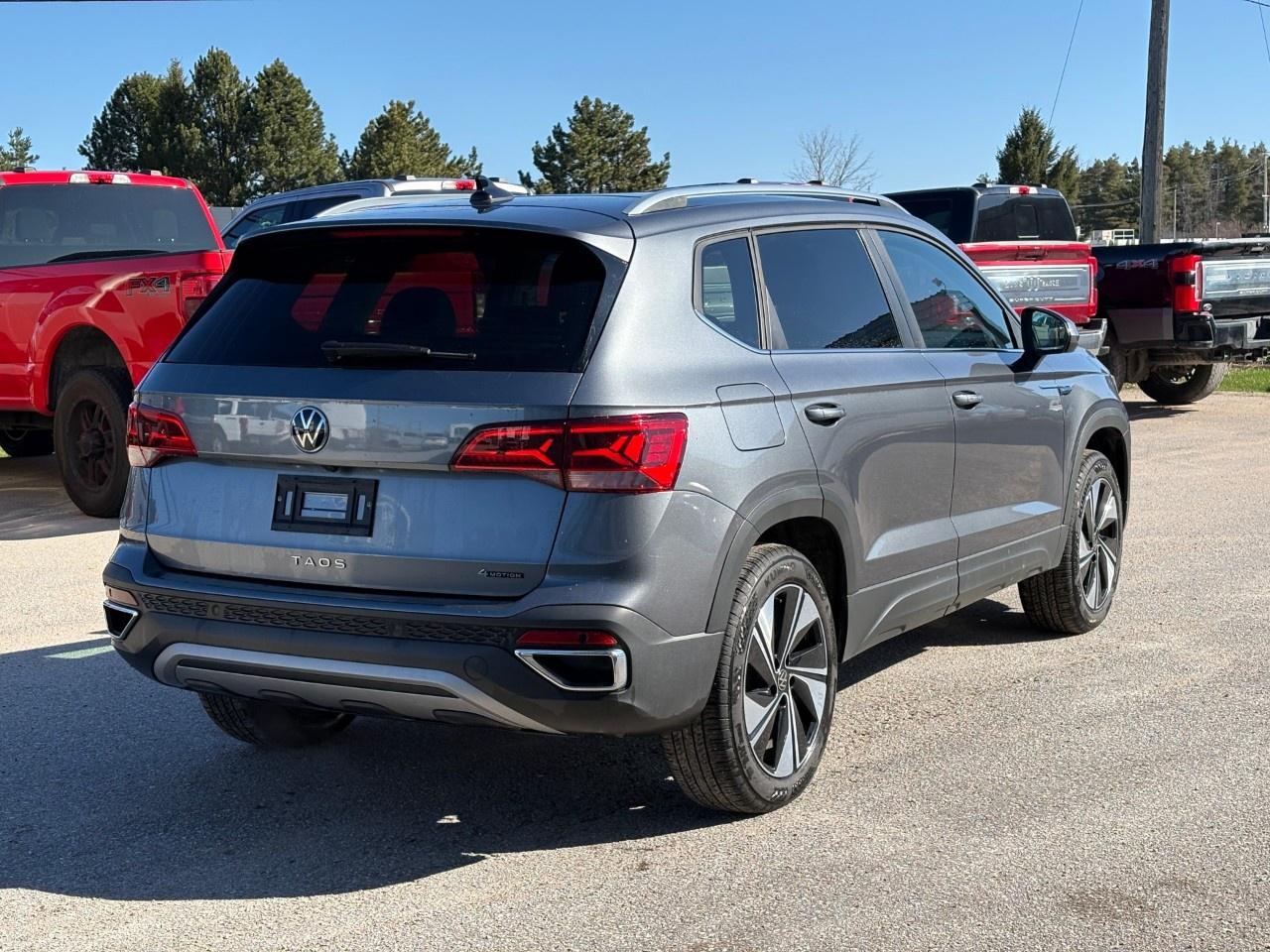 2024 Volkswagen Taos Highline 4MOTION Photo