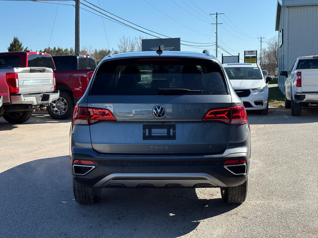 2024 Volkswagen Taos Highline 4MOTION Photo