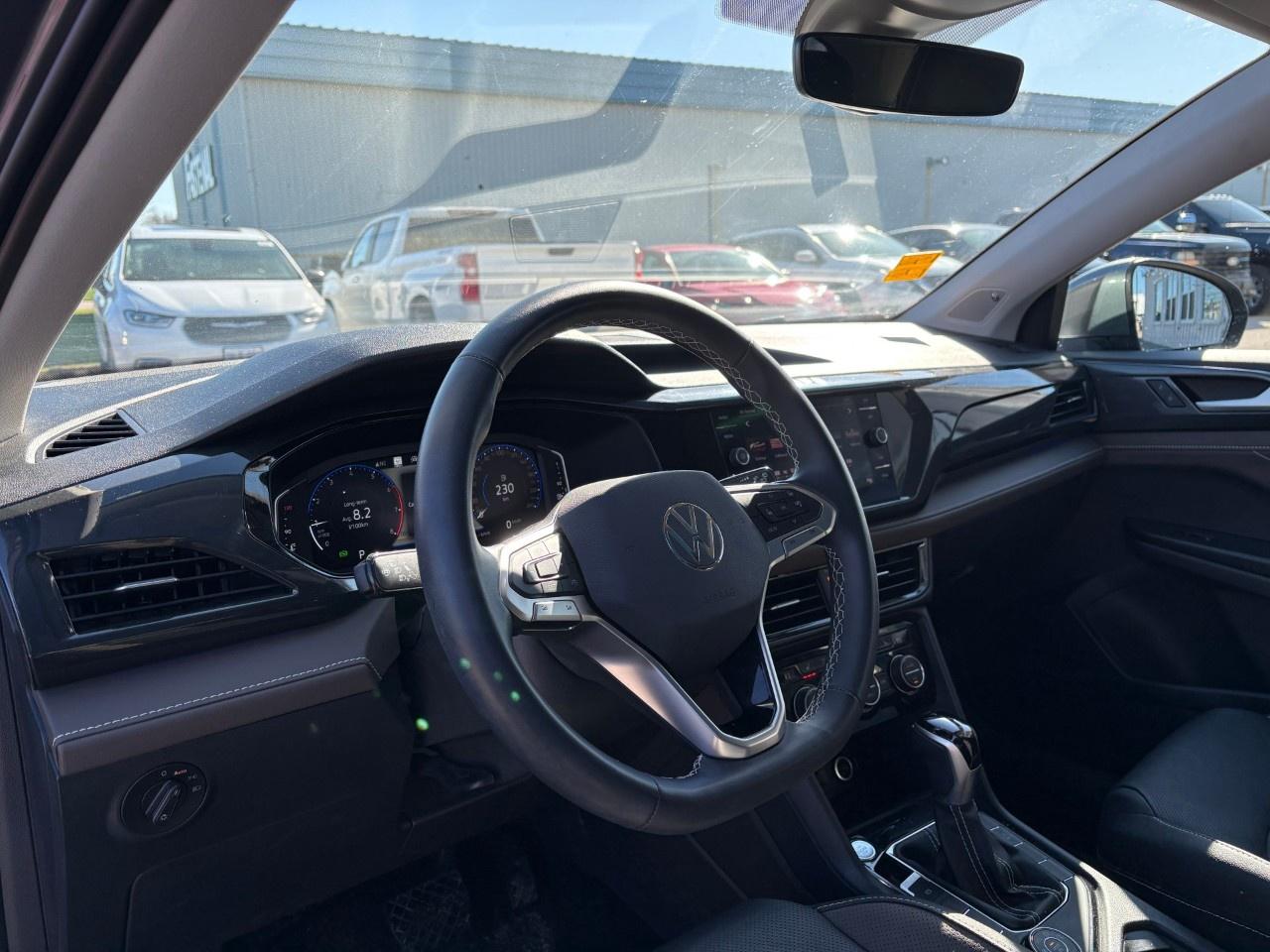 2024 Volkswagen Taos Highline 4MOTION Photo