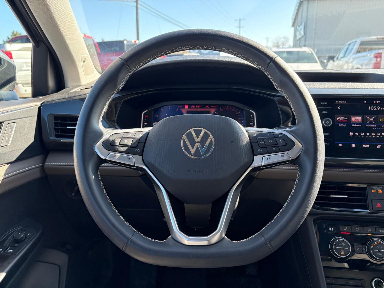 2024 Volkswagen Taos Highline 4MOTION Photo
