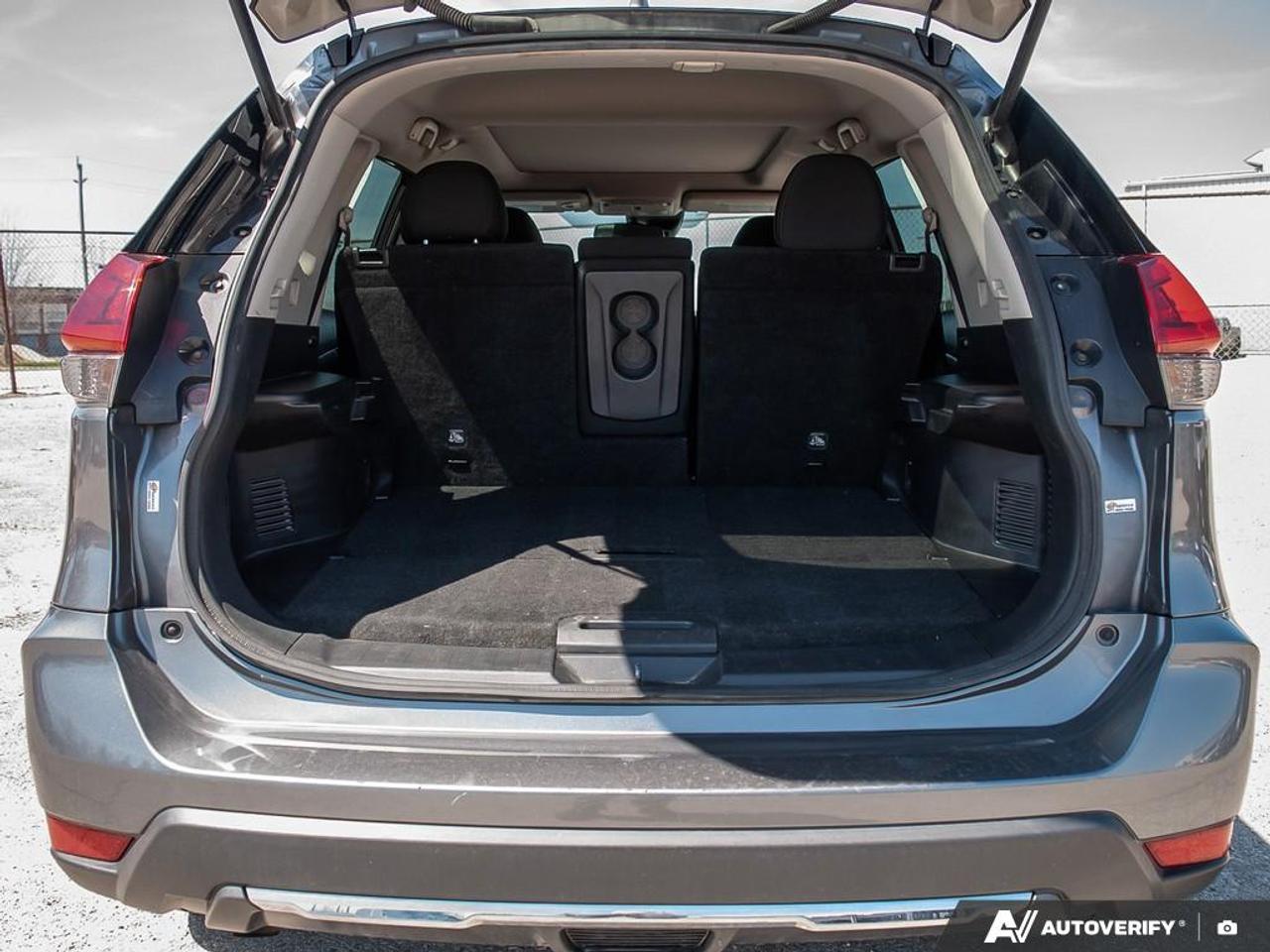 2020 Nissan Rogue SV Photo