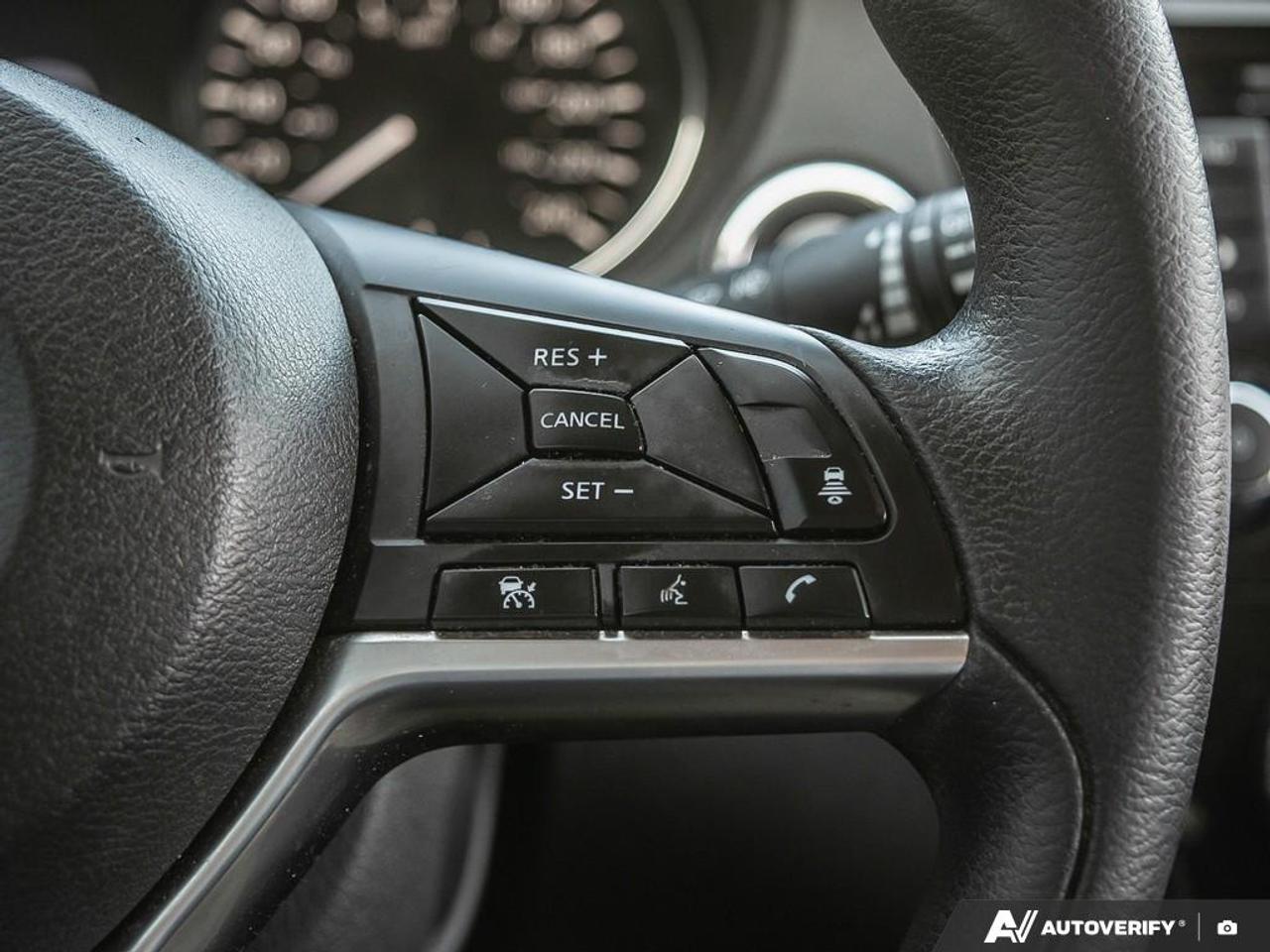 2020 Nissan Rogue SV Photo
