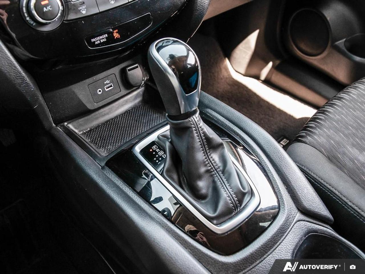2020 Nissan Rogue SV Photo