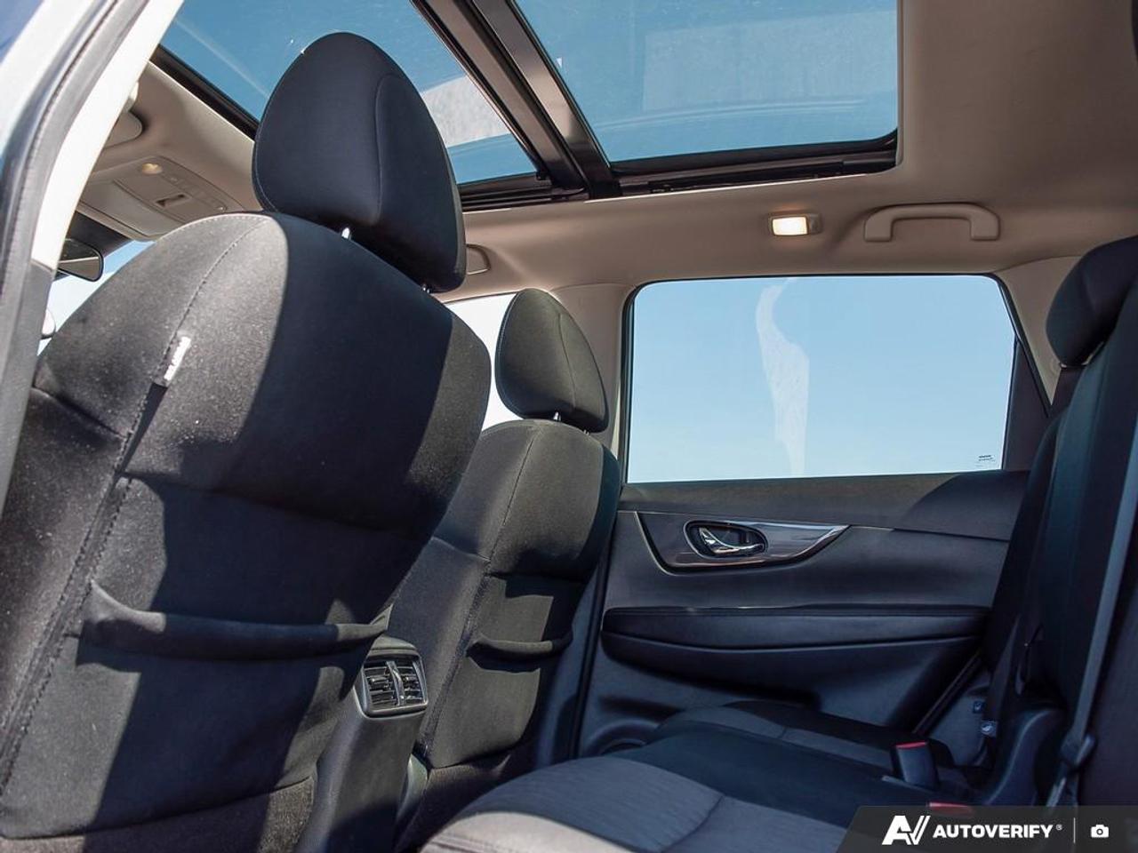 2020 Nissan Rogue SV Photo