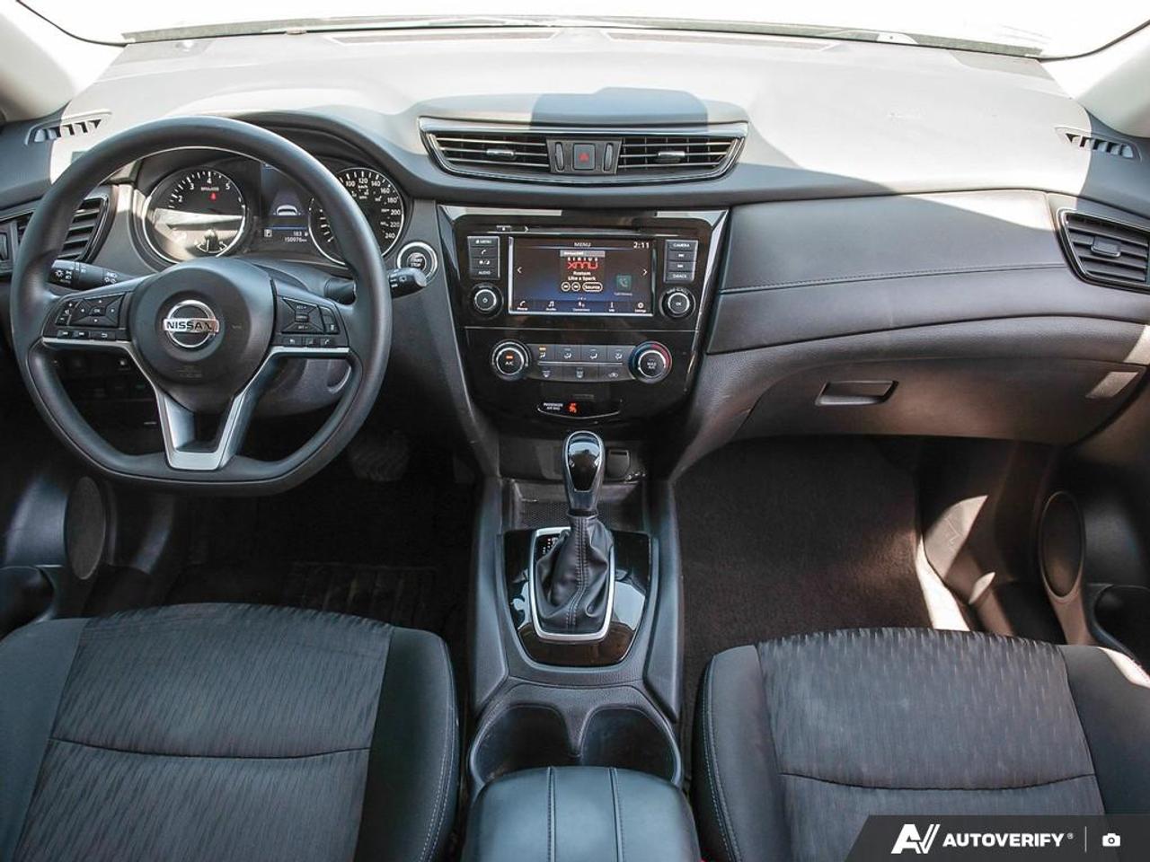 2020 Nissan Rogue SV Photo