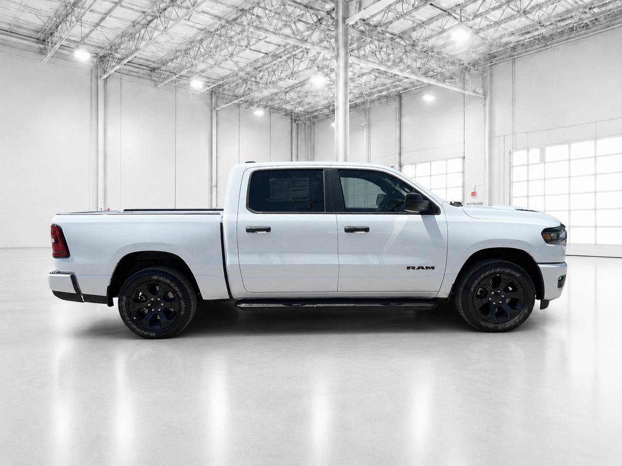 2026 RAM 1500 EXPRESS CREW | 3.0L I-6 | Blackout | Sport Hood Photo4