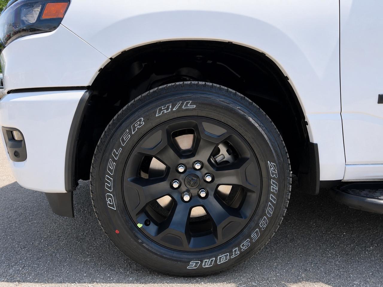 2026 RAM 1500 EXPRESS CREW | 3.0L I-6 | Blackout | Sport Hood Photo